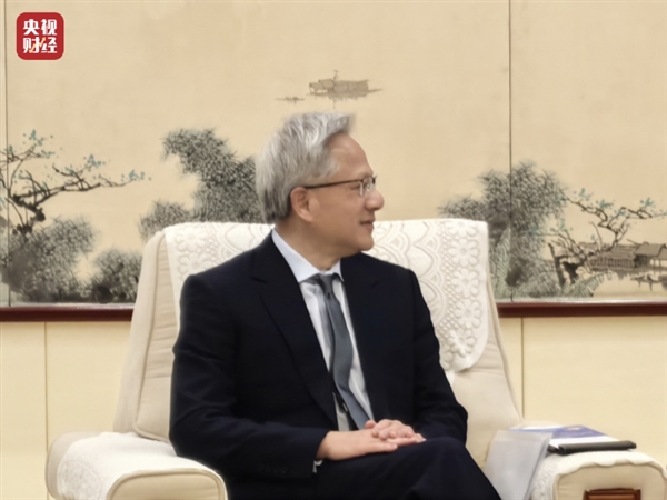旉3个月再访北京 曝黄仁勋?x)见DeepSeek创始人梁文锋